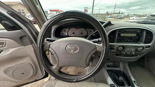 2004 Toyota Sequoia Limited*4X4*LEATHER*GREAT SHAPE*RELIABLE*AS  in Cars & Trucks in London - Image 13