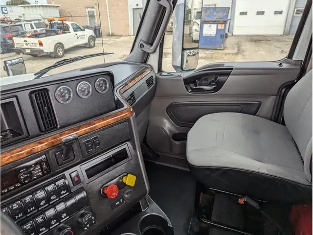 2019 International RH613 in Heavy Trucks in Guelph - Image 7