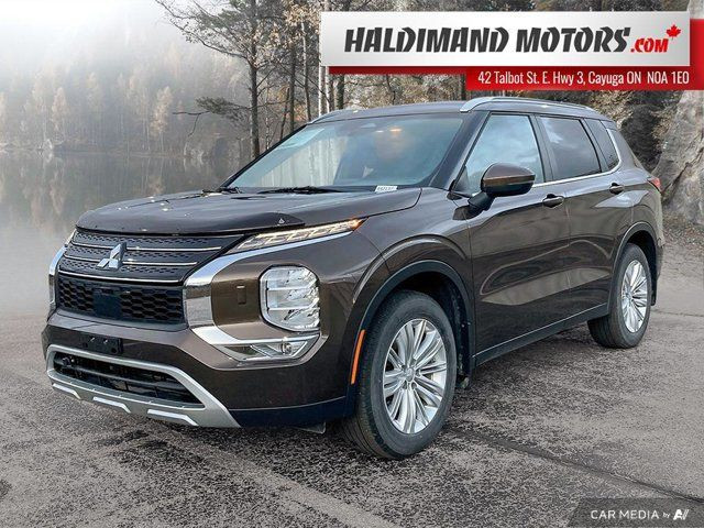 2023 Mitsubishi Outlander SE in Cars & Trucks in Hamilton