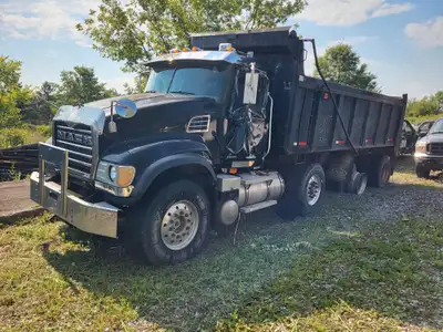 2005 Mack CV700 dump truck, AI-460 Mack, Eaton Fuller RTLO16918B 18spd manual transmission, 933003km...