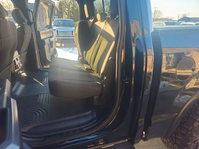 2018 Ford F-150 XLT 4WD SuperCrew 5.5' Box in Cars & Trucks in Chatham-Kent - Image 39