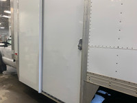 FORD F-550 XL 2014 CUBE 16 PIEDS AVEC ÉLÉVATEUR ARRIERE PORTE DE COTÉ PRET POUR LE TRAVAIL DISPONIBL... (image 8)