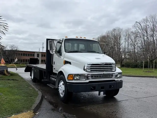 2008 sterling Acterra 20 Foot Flatdeck with Ramp Hydraulic Brake in Heavy Trucks in Richmond - Image 3