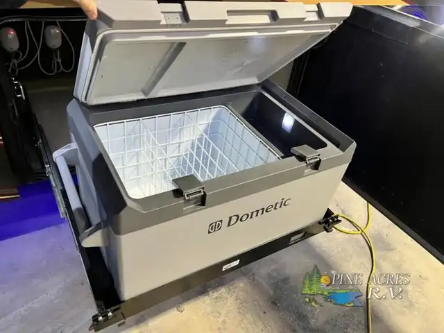 2016 Entegra Coach Anthem 42RBQ 42 Miles All New Tires ! in RVs & Motorhomes in Moncton - Image 78