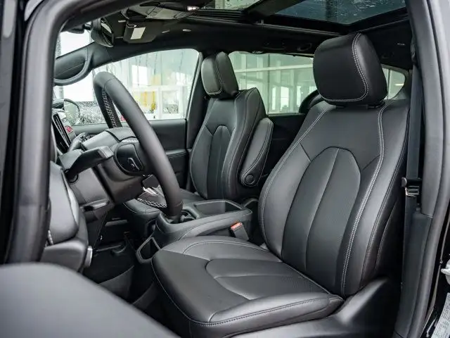 2025 Chrysler Pacifica Select in Cars & Trucks in Barrie - Image 18