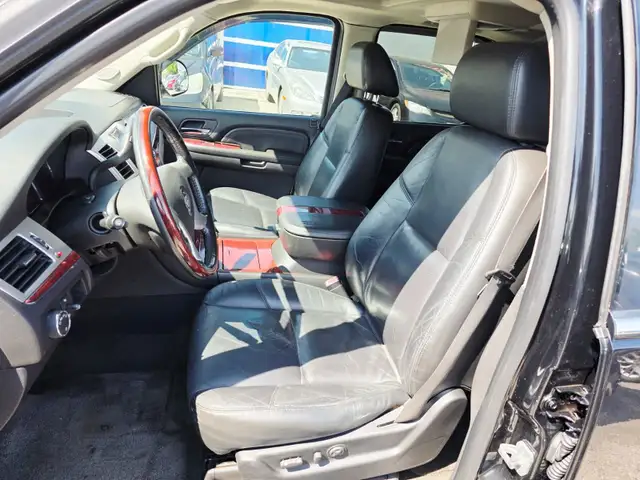2007 Cadillac Escalade 7 Passenger Sunroof Power Heated Leather  in Cars & Trucks in Calgary - Image 9