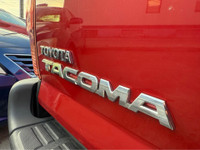 EXTENDED CAB / TWO KEYS / ALWAYS SERVICED AT TOYOTA! CLEAN CAR FAX / NO ACCIDENTS HELLO OTTAWAAAAA!... (image 6)
