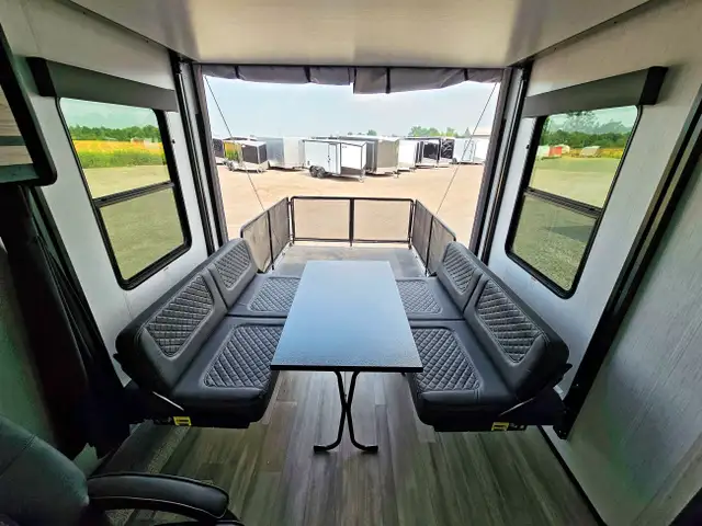 TOY HAULER CLEARANCE -STYKER 3414 W/REAR PATIO DECK UNDER COST in RVs & Motorhomes in London - Image 28