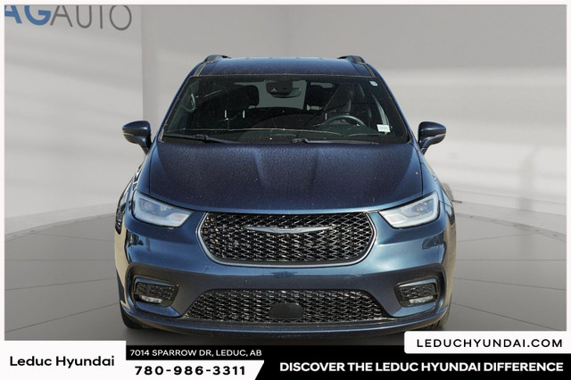 2022 Chrysler Pacifica Touring Tri-zone automatic climate contro in Cars & Trucks in Edmonton - Image 2