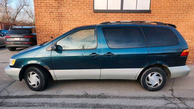 1998 Toyota Sienna 4dr XLE in Cars & Trucks in Oakville / Halton Region - Image 2