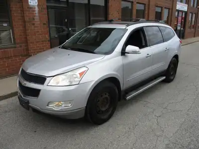 2010 Chevrolet Traverse 2LT ***LEATHER | SUNROOF | 7-SEATER***