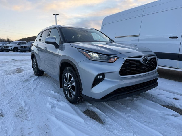 2021 Toyota Highlander XLE AWD | 3M | POWER LIFTGATE | 3RD ROW | in Cars & Trucks in Edmonton
