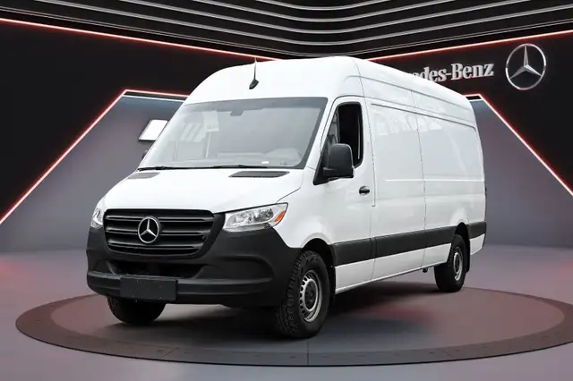 2022 Mercedes-Benz Sprinter Cargo Van Cargo 170 WB in Cars & Trucks in City of Montréal - Image 2