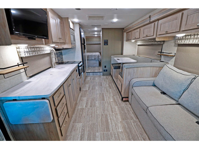  2020 Forest River Sunseeker 3010 2 extensions Full paint + frig in RVs & Motorhomes in Laval / North Shore - Image 4
