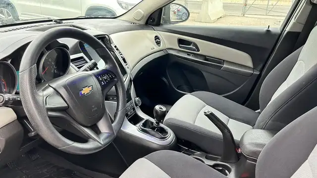 2014 Chevrolet Cruze 4dr Sdn 2LS in Cars & Trucks in Calgary - Image 12
