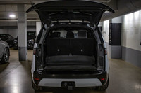 This Land Rover Discovery has a strong Intercooled Turbo Gas/Electric I-6 3.0 L/183 engine powering... (image 8)