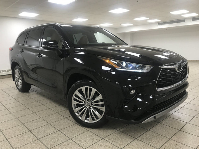 2022 Toyota Highlander LIMITED in Cars & Trucks in Calgary