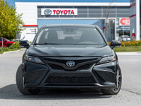 Midnight Black Metallic 2022 Toyota Camry Hybrid SE! Sunroof / Half Leather Seats / Push Button Star... (image 1)