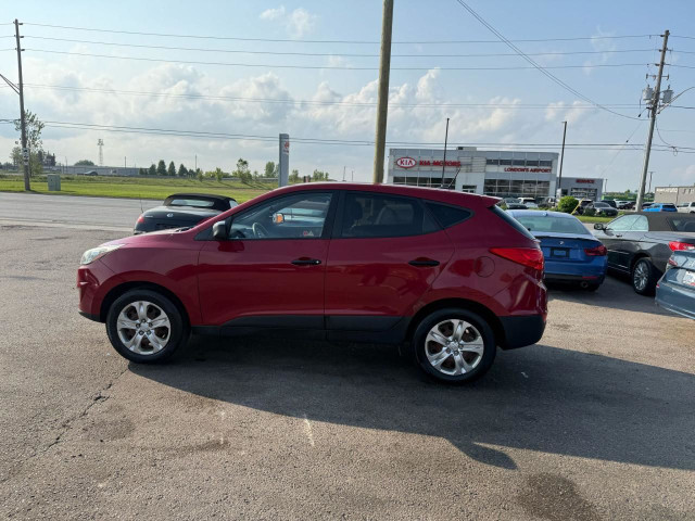 2015 Hyundai Tucson GL, ONLY 120KMS, WELL MAINTAINED, 4 CYLINDER in Cars & Trucks in London - Image 2