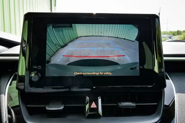 2024 Toyota Corolla LE - Heated Seats - Apple CarPlay dans Autos et camions dans Ottawa - Image 21