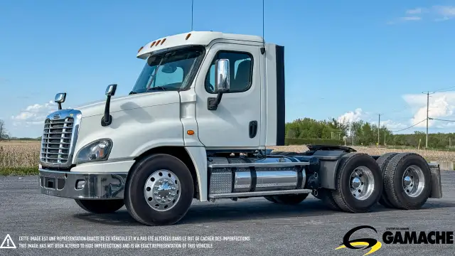 2016 FREIGHTLINER CASCADIA CA125DC DAY CAB in Heavy Trucks in Chilliwack - Image 2