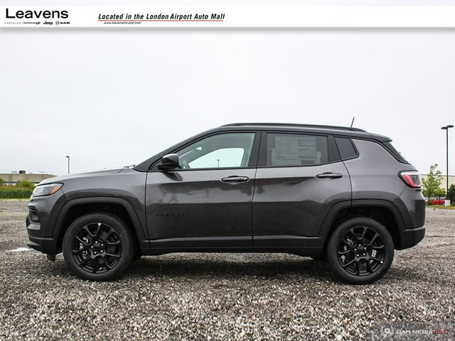 2023 Jeep Compass Altitude SAVE OVER $5,000 | LOW ITNEREST RATES in Cars & Trucks in London - Image 3
