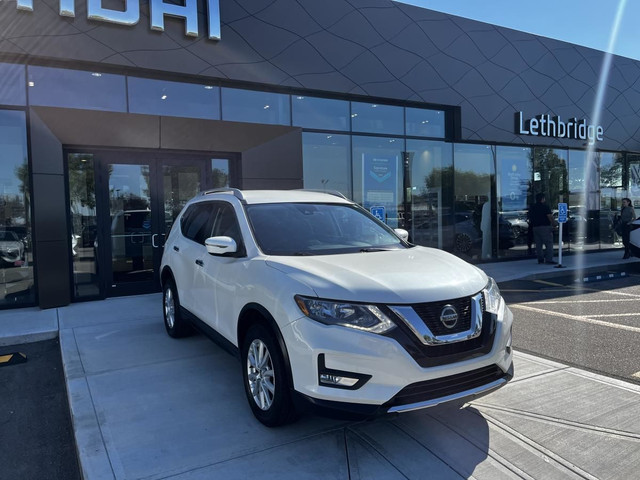 Nissan Rogue SV 2020 in Cars & Trucks in Lethbridge - Image 3