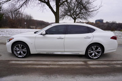  2016 Infiniti Q70 1 OWNER / NO ACCIDENTS /RARE V6 / IMMACULATE 