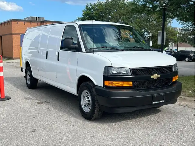 2021 Chevrolet Express 155 Long Wheel Base|2500|Certified|Back U dans Autos et camions dans Ville de Toronto - Image 4