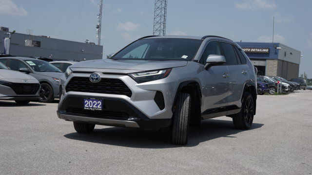 2022 Toyota RAV4 Hybrid SE AWD | Sunroof | Heated Steering in Cars & Trucks in Guelph - Image 3