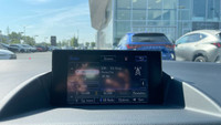 La Lexus CT 200h 2014 est une berline compacte hybride haut de gamme, idéale pour les conducteurs so... (image 3)
