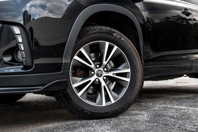 2017 Toyota Highlander AWD 4dr LE in Cars & Trucks in City of Toronto - Image 2