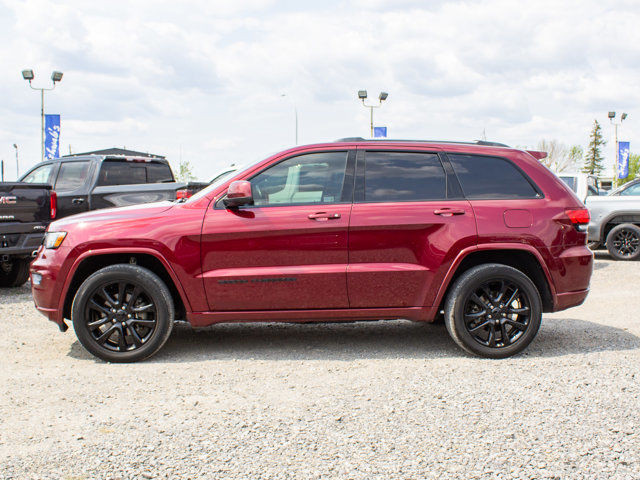 2019 Jeep Grand Cherokee Laredo Altitude w/Power Sunroof in Cars & Trucks in Edmonton - Image 2