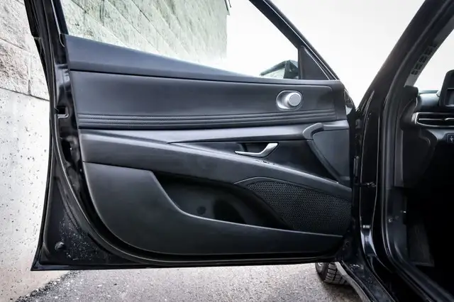 2021 Hyundai Elantra Preferred IVT • HEATED SEATS/STEERING • LAN in Cars & Trucks in Cornwall - Image 10