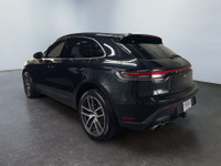 Decouvrez ce superbe Porsche Macan S 2022 au style sportif et raffine, presente dans un elegant noir... (image 5)