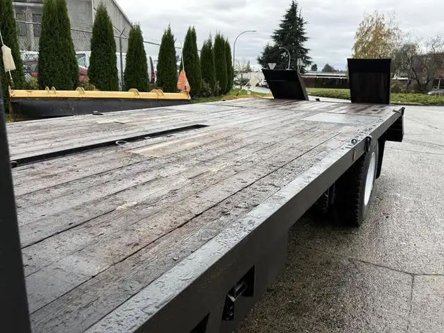 2008 sterling Acterra 20 Foot Flatdeck with Ramp Hydraulic Brake in Heavy Trucks in Richmond - Image 14
