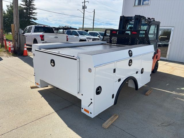 Milron 8 Series Aluminum Service Body in Heavy Trucks in St. Albert