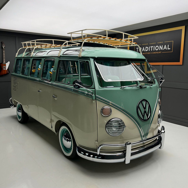 1972 Volkswagen Bus / Vanagon in Classic Cars in Guelph