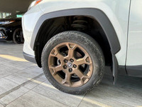 ADAPTIVE CRUISE CONTROL, HEATED FRONT SEATS, POWER LIFTGATE Mulling over the addition of a hybrid to... (image 4)
