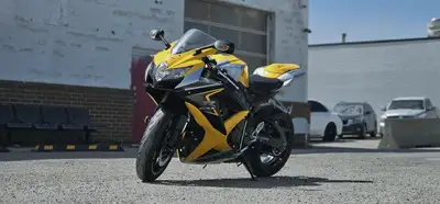Here’s your chance to own a true head-turner — a 2008 Suzuki GSX-R600 in rare and striking factory y...