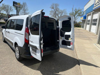 This exceptional one-owner, accident-free 7-passenger van has only 13,000 km and is a remarkable fin... (image 8)