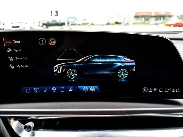 2024 Cadillac LYRIQ Tech Pano Sunroof 33Display Blind Spot Navi in Cars & Trucks in Mississauga / Peel Region - Image 36