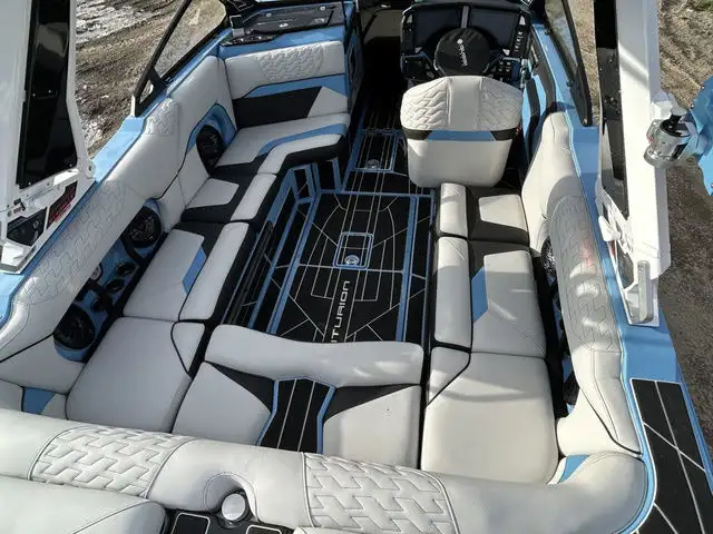 2025 Centurion Ri230 in Powerboats & Motorboats in Kelowna - Image 7
