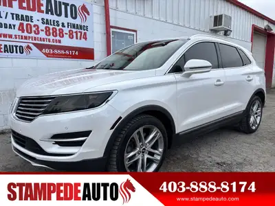 Black Label | 4WD | HEATED AND COOLED LEATHER SEATS | SUNROOF | TWO TONE This 2015 Lincoln MKC Black...