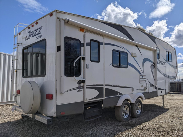 2012 MVP 265 LRL 30 Ft T/A 5th Wheel Travel Trailer Jazz in Travel Trailers & Campers in Edmonton - Image 4