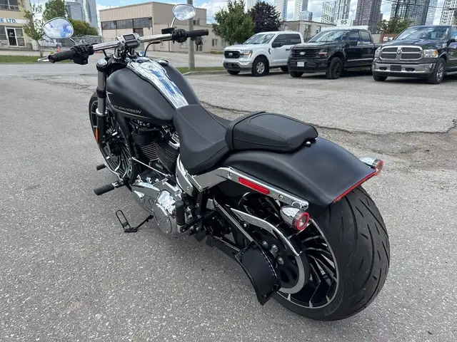 2023 Harley-Davidson Breakout ~ AIR RIDE ~ 260 REAR ~ 23\" FRONT in Street, Cruisers & Choppers in City of Toronto - Image 7