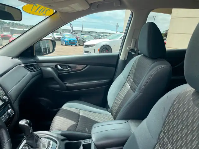 2017 Nissan Rogue SV AWD, ALLOY, SUNROOF in Cars & Trucks in Charlottetown - Image 13