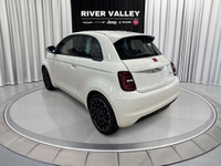 NAVIGATION, ALLOY WHEELS, SPOILER, SPORT STEERING WHEEL, AUTOMATIC TEMPERATURE CONTROL, POWER DOOR M... (image 4)