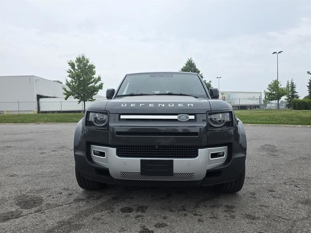 2023 Land Rover Defender 130 P400 First Edition (2) in Cars & Trucks in Oshawa / Durham Region - Image 4