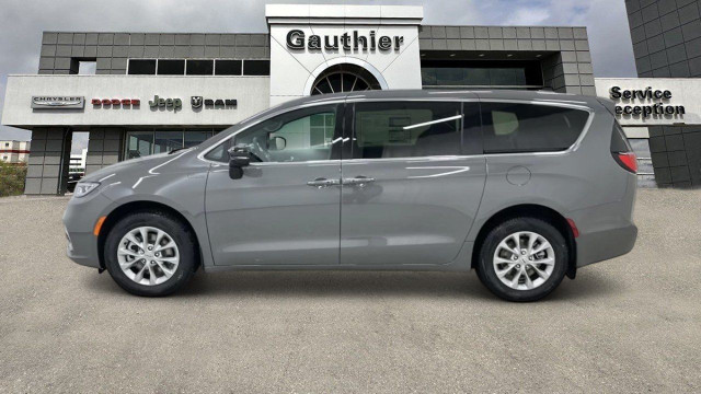 2025 Chrysler Pacifica AWD Select in Cars & Trucks in Winnipeg - Image 3